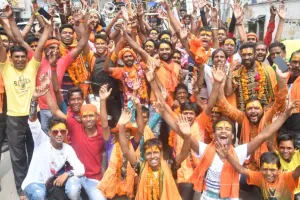बरेली: सड़कों पर भगवा सैलाब, गूंजे हर-हर महादेव के जयकारे