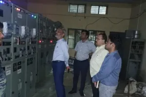 बरेली: रक्षाबंधन पर भी बिजली कटौती ने लोगों को किया तंग, मुख्य अभियंता ने किया दोहना बिजली घर का निरीक्षण