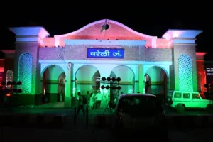 बरेली: आजादी के रंग में रंगा शहर-गांव से लेकर देहात तक हर घर तिरंगा, गांधी उद्यान गेट पर छाया अंधेरा