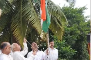 मोहन भागवत ने आरएसएस मुख्यालय में फहराया तिरंगा, कहा- आज का दिन गर्व और संकल्प का है