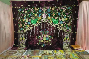 मथुरा: स्वर्ण धागे से बनी पोशाक धारण करेंगे राधा-कृष्ण