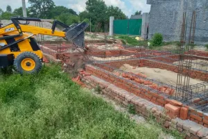 बरेली: एक्शन मोड में बीडीए, मिनी बाईपास पर अवैध कॉलोनी का ढहाया निर्माण