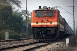 बरेली: मालगाड़ी का इंजन फेल, तीन घंटे तक मची अफरा-तफरी