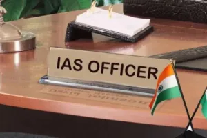 CBI छापे के बीच दिल्ली में 12 IAS अधिकारियों का तबादला, LG ने जारी किया आदेश