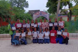 बरेली: राष्ट्रीय सेवा योजना के प्रमाण पत्र पाकर स्वयंसेवी छात्राओं के खिले चेहरे