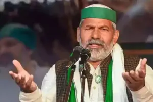 लखीमपुर-खीरी: भाकियू नेता राकेश टिकैत के आपत्तिजनक बयान पर भड़के लोग, नारेबाजी कर कलक्ट्रेट और कोतवाली सदर में किया प्रदर्शन