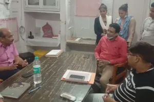 पीलीभीत: एडी हेल्थ अचानक पहुंचे महिला अस्पताल, स्टाफ से लिए बयान