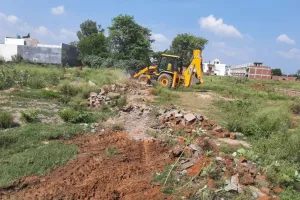 बरेली: BDA का एक्शन मोड जारी, सुपरसिटी के पीछे अवैध कॉलोनी पर चला बुलडोजर