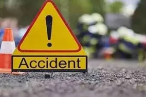सड़क हादसे में कॉलेज की दो छात्राओं समेत वैन चालक की मौत, सात छात्राएं जख्मी