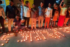 राम मंदिर निर्माण : अयोध्या में संत प्रफुल्लित, हनुमान गढ़ी पर जलाए देसी घी के दीये