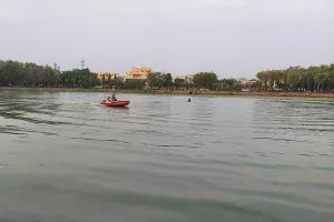 मुरादाबाद : तालाब में डूबे मजदूर का शव बरामद, परिजनों में पसरा मातम