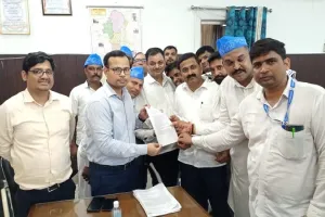 मुरादाबाद : दलित छात्र की मौत से गुस्साए संगठनों ने किया प्रदर्शन, सौंपा ज्ञापन