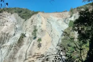 भीमताल: बलियानाला की तरह भविष्य के लिए खतरा बन रही है भीमताल ढुंगशिल,खैरोला की पहाड़ी