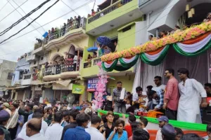 गोरखपुर : रवायती अंदाज में निकला इमामबाड़ा इस्टेट का शाही जुलूस