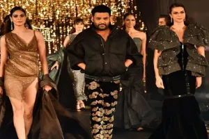 कपिल शर्मा ने हसीनाओं के साथ किया रैंप वॉक, दिए ऐसे पोज, मॉडल्स रह गए हैरान