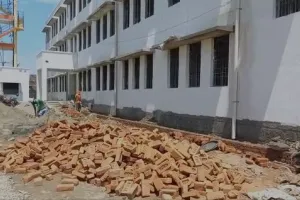 बरेली: मूक बधिर विद्यालय के निर्माण में घटिया सामग्री का हो रहा इस्तेमाल, ज्यादा मुनाफे के लालच में चल रहा मिलावट का खेल