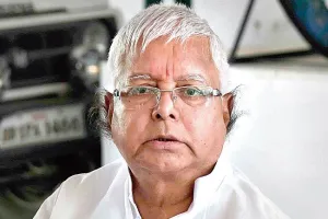 महागठबंधन सरकार में नए मंत्रियों के शपथ ग्रहण समारोह में शामिल हो सकते हैं लालू प्रसाद