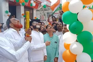 बरेली: मौलाना तौकीर रजा ने फहराया तिरंगा, कहा- ये महापर्व किसी एक समुदाय का नहीं पूरे देश का है