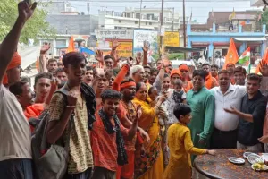 बरेली: हॉस्पिटल की ओर से कांवड़ियों का किया गया स्वागत