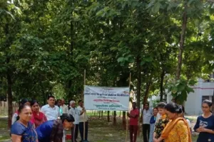 अयोध्या : अमृत महोत्सव के तहत चला स्वच्छता अभियान, पौधरोपण