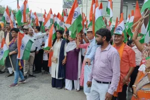 लखनऊ : पर्वतीय समाज ने शहीदों को किया नमन, निकाली तिरंगा यात्रा