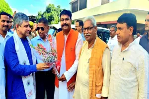 बिजनौर : केंद्रीय रेल मंत्री अश्विनी वैष्णव ने किया धामपुर रेलवे स्टेशन का निरीक्षण