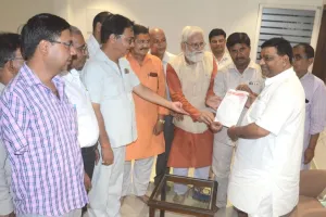 बरेली: पं. राधेश्याम और पूर्व उपराष्ट्रपति गोपाल स्वरूप पाठक की मूर्ति लगवाने की मांग