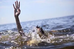 बहराइच: सेल्फी के लिए लगाई छलांग, घाघरा में गिर गया युवक, तलाश में जुटे गोताखोर