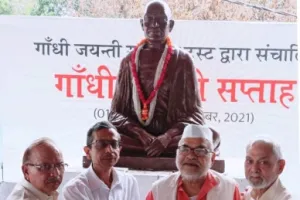 बाराबंकी : “यूपी का गांधी’ सम्मान से नवाजे गए राजनाथ शर्मा