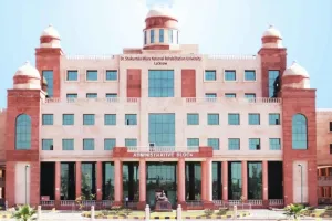 लखनऊ : पूर्व वीसी निशीथ राय पर एफआईआर दर्ज करने की सिफारिश, 6 शिक्षक और एक विधि अधिकारी बर्खास्त