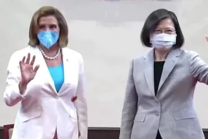 पेलोसी की ताइवान यात्रा पर भड़का चीन, कहा- ‘जो लोग आग से खेलते हैं वे इससे नष्ट हो जाते हैं।”