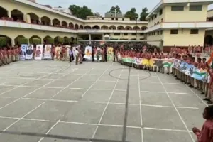 मुरादाबाद : छात्रों ने 75 फीट लंबी पेंटिंग बनाकर क्रांतिकारियों को किया याद