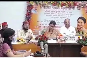 रायबरेली पहुंची केंद्रीय मंत्री स्मृति ईरानी, क्रिप्टो रिलीफ कमांड सेंटर का किया लोकार्पण