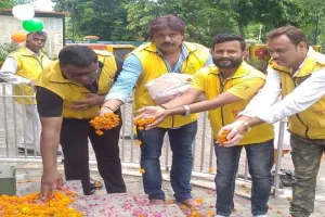 मुरादाबाद: पुष्पवर्षा कर तिरंगा यात्रा का जगह-जगह स्वागत