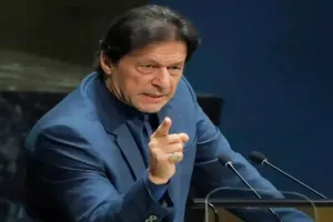 इमरान खान का दावा, अगले महीने लंदन से पाकिस्तान आ सकते हैं नवाज शरीफ