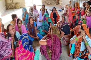 अमरोहा: लकड़ी से लदे ट्रैक्टर ने बाइक सवार को मारी टक्कर, मौत