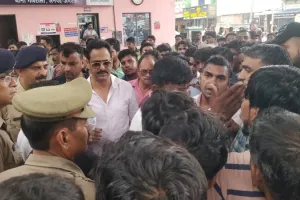 अमरोहा: टैंकर की टक्कर से छात्र की मौत, भीड़ ने पुलिस जीप में की तोड़फोड़