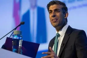 क्या ब्रिटेन में प्रधानमंत्री पद की दौड़ में शामिल ऋषि सुनक के लिए जाति एक मुद्दा है?