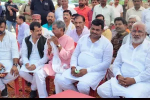 अयोध्या: पंचतत्व में विलीन हुए शेष नारायण, अंतिम यात्रा में उमड़े लोग