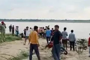 बांदा: एसडीआरएफ की टीम नहीं ढूंढ पाई डूबी नाव, दो और महिलाओं के मिले शव