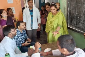 हरदोई: कस्तूरबा गांधी की एक दर्जन छात्राएं बीमार, स्कूल में कराया गया एंटी लार्वा का छिड़काव