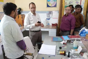 बहराइच: एसडीएम ने सीएचसी पयागपुर का किया निरीक्षण, बंद मिला एक्सरे मशीन