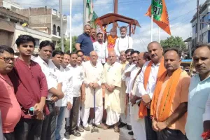 रायबरेली: पुण्यतिथि पर लोगों ने पूर्व पीएम अटल बिहारी वाजपेयी को दी भावभीनी श्रद्धांजलि