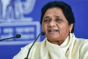 देशवासियों को अपने घरों में तिरंगा झंडा लगाकर अपनी खुशी का प्रदर्शन जरूर करना चाहिए: मायावती