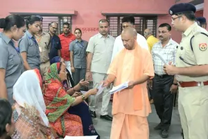 पैसों के अभाव में नहीं रुकेगा किसी का इलाज: मुख्यमंत्री योगी