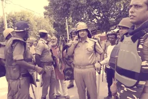 वाराणसी: मोहर्रम के जुलूस के दौरान बवाल, जमकर चले ईंट-पत्थर, दर्जनों घायल