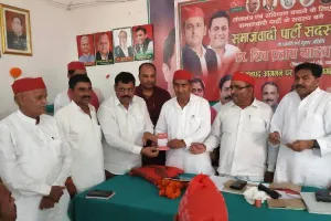 बहराइच: सदस्यता अभियान को लेकर सपा कार्यालय पर हुई बैठक, पूर्व मंत्री ने कहा- अधिक से अधिक लोगों को पार्टी से जोड़ें