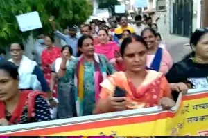 लखनऊ: महिलाओं ने निकाली जागरुकता रैली, कहा- सब मिलकर करें सहयोग, नहीं फैलेगा संक्रामक रोग