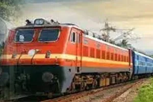 लखनऊ: ट्रेन से कटकर मां-बेटे की दर्दनाक मौत, बंद क्रॉसिंग ​​​​​​​पार करते समय हुआ हादसा