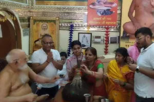 लखनऊ: रक्षाबंधन पर गुरुजनों को राखी बांधकर जैन समाज ने मनाया रक्षा पर्व